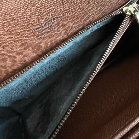 Authentic Louis Vuitton Courcelles Shoulder Bag/ Crossbody - Picture 14 of 15